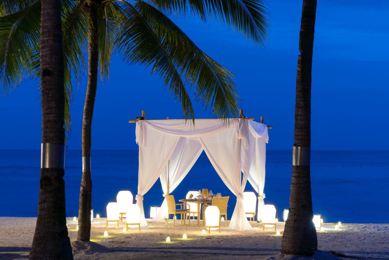 Oceanica Resort Panglao, Bohol Εξωτερικό φωτογραφία A beachside dining experience at the resort