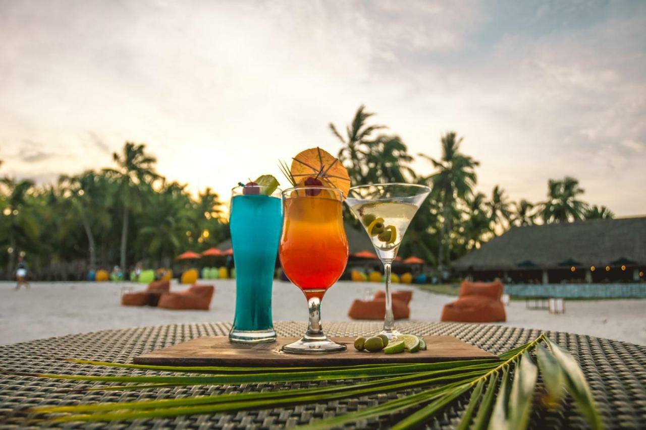 Oceanica Resort Panglao, Bohol Εξωτερικό φωτογραφία Cocktails at a beach resort