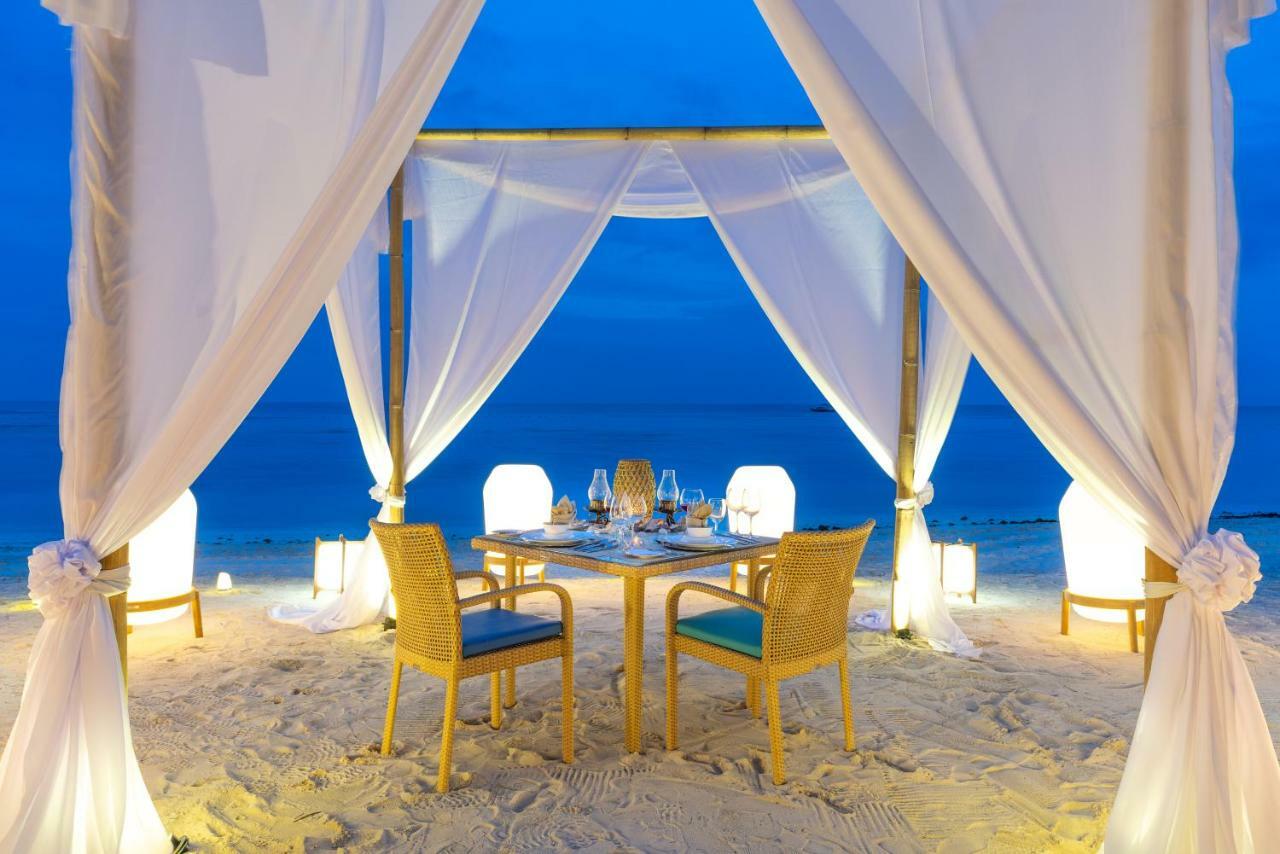 Oceanica Resort Panglao, Bohol Εξωτερικό φωτογραφία A beachside dining experience at the resort