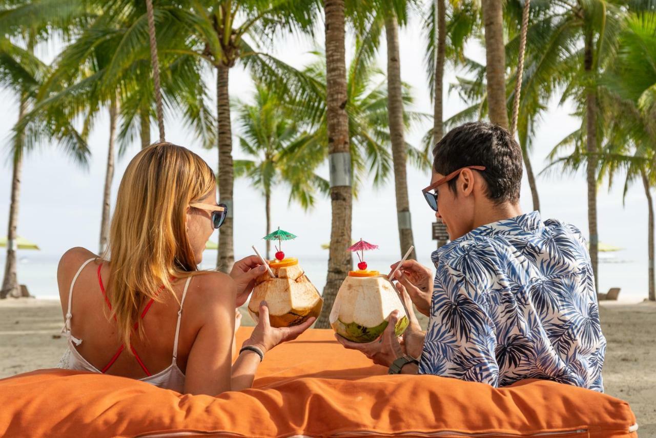 Oceanica Resort Panglao, Bohol Εξωτερικό φωτογραφία Tourists at a beach resort in Vietnam