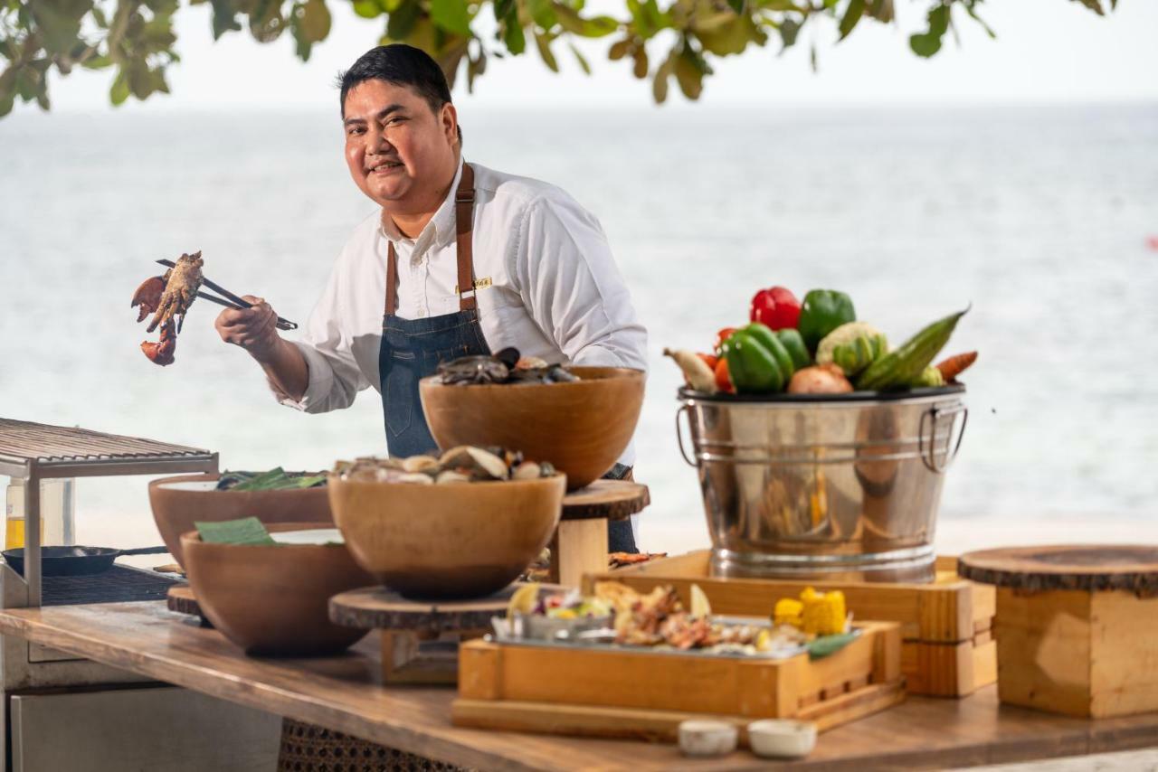Oceanica Resort Panglao, Bohol Εξωτερικό φωτογραφία Chef preparing food at the hotel